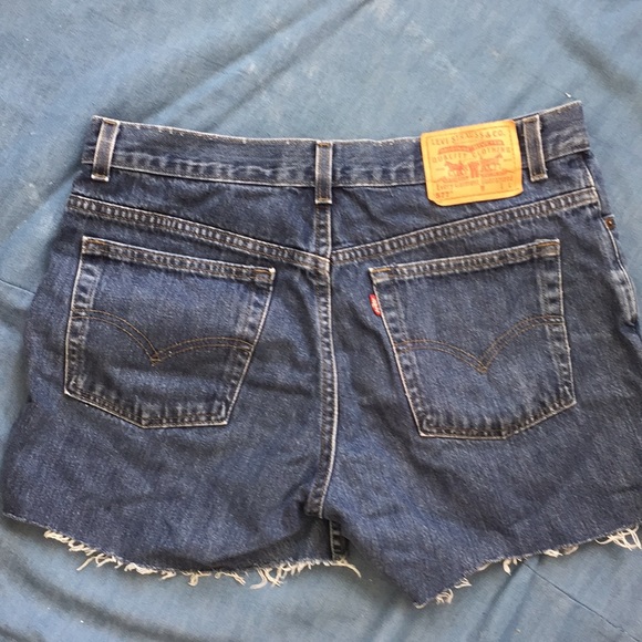Levi’s high waisted cut off denim shorts - Picture 2 of 2